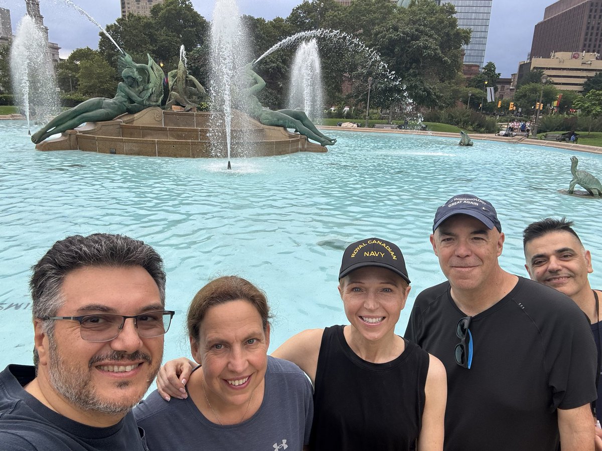 ChristineAllenW's tweet image. Early morning rise and walk in Philly with the @CRSScience crew. Thnx to @AnaBeloqui1 for leading the way!