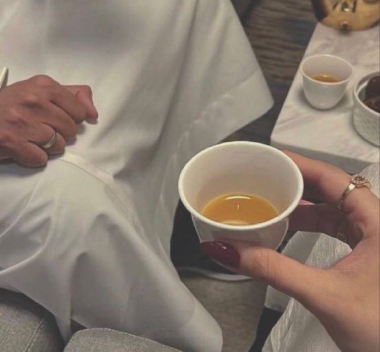 1Qafal's tweet image. اتقّهوى على وصُوفك واتحلاّك ♥️