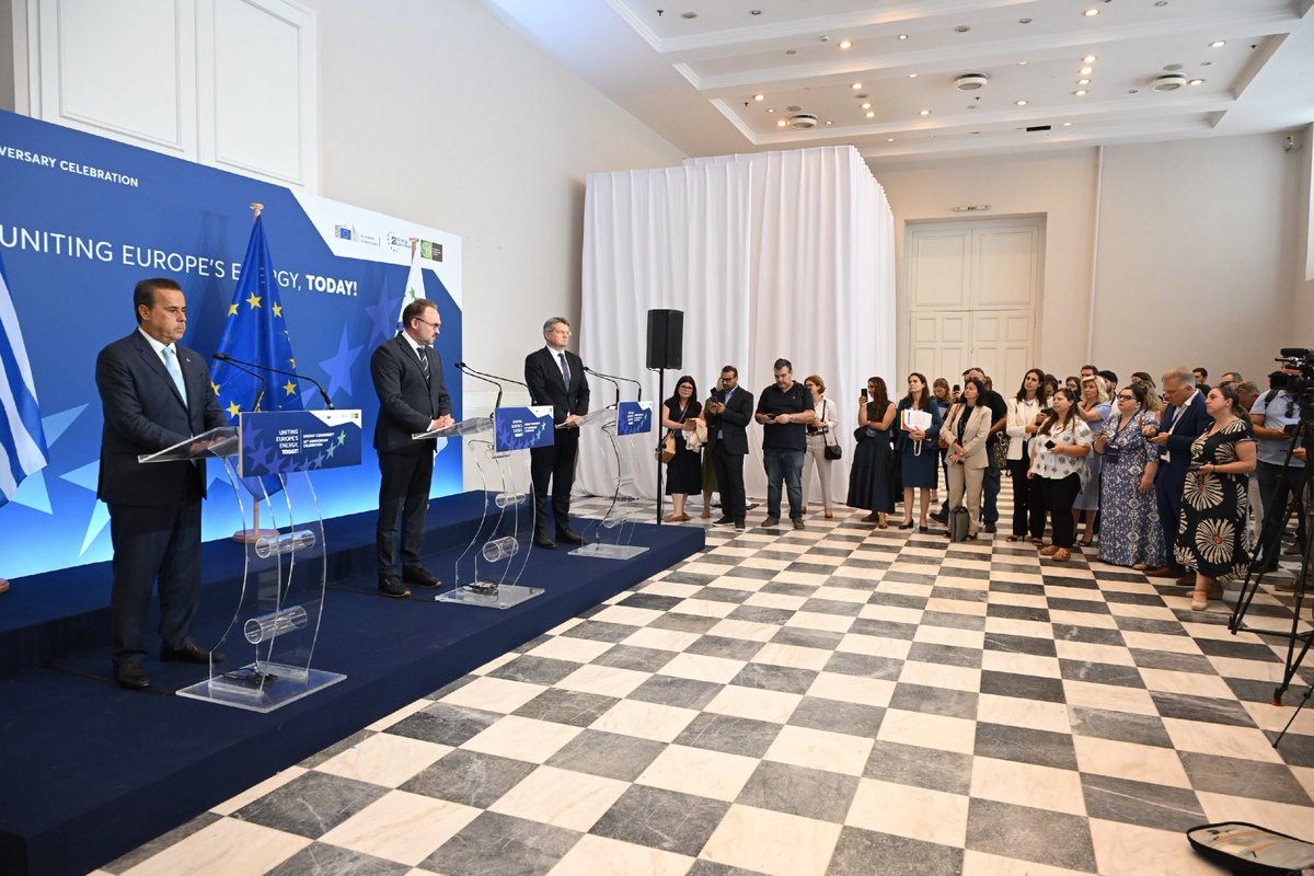 Ener_Community's tweet image. โก Ministers call for accelerated EU energy market integration + climate alignment at the #EnergyCommunity 20th anniversary in Athens.
๐ฌ Market coupling, carbon pricing, grid reform โ big steps ahead.
๐ Full press release: bit.ly/3IsNEQ5
#EnergyTransition #CBAM