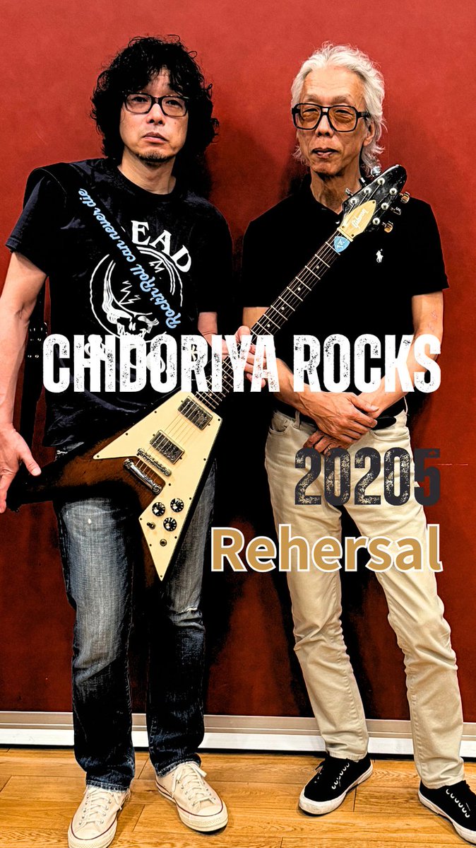 chidoriyarocks_'s tweet image. リハーサルからの2ショット!写真は和義さんの自前のビンテージフライングVどす。ここで、【朗報です】ステージ周りの機材調整が済み、ホールドしていたA席・B席を一部開放できることになりました🎶 弊社公式サイトから、簡単にご購入いただけます!kyotochidoriya.com/collections/%E…