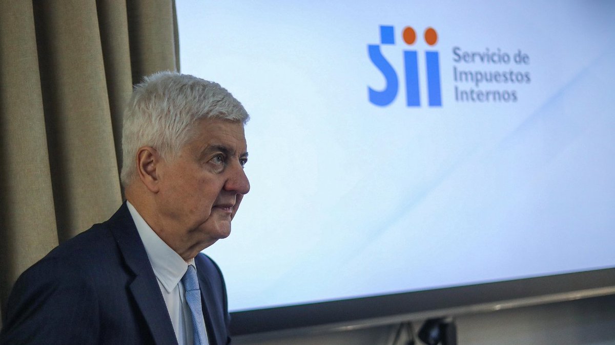 En la ilegalidad: "El director del Servicio de Impuestos Internos, Javier Etcheberry, no pagó las contribuciones que le correspondían por una propiedad inscrita a su nombre y de su esposa en la comuna de Paine, que tampoco se encuentra regulada..."