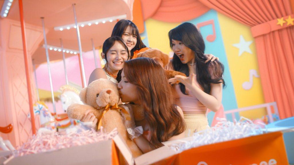 mongimong_'s tweet photo. Gais kalian dengerin deh #ShopeeJKT48 . Asli bikin candu bangett, mana fesh banget lagi 😍 https://t.co/stxL6edtVe