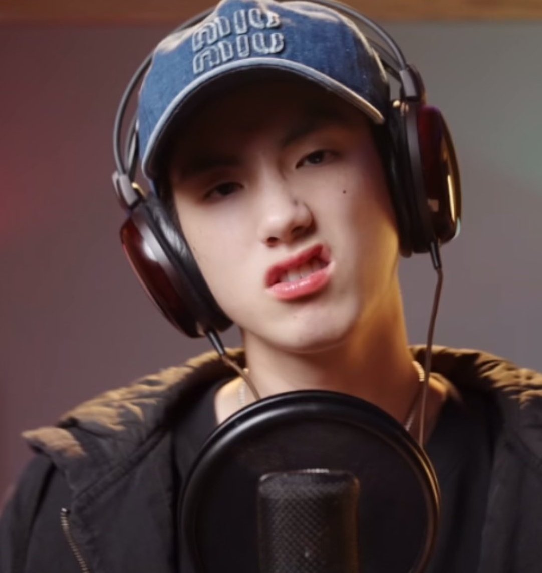 phu_as_samoyed's tweet image. 🤨
#PHUTATCHAI