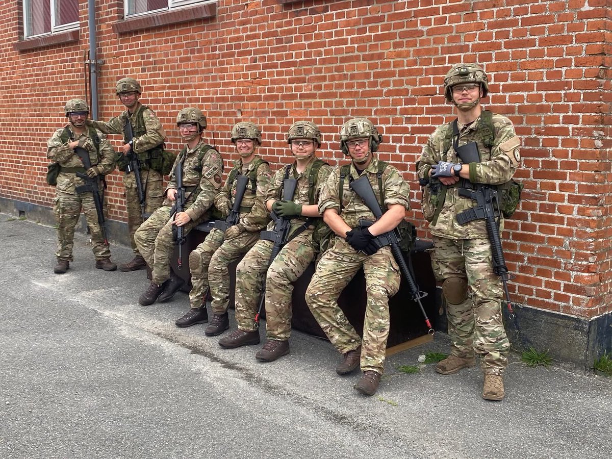 HthHans's tweet image. The 🇩🇰 Danish Home Guard (Hjemmevaernet) has seen a large increase in volunteers and this week 120 volunteers will finish their final training module with a protection exercise GUARDEX run by the Home Guard School in Western Jutland. (Photos: Home Guard School).