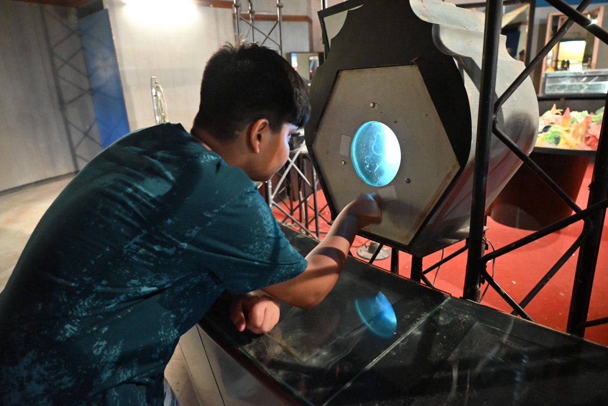 GujScienceCity's tweet photo. विज्ञान को करीब से जानने और अंतरिक्ष की गहराइयों को समझने का अद्भुत अनुभव – Hall of Space और Hall of Science में विज़िटर्स ने खोजा विज्ञान का अनोखा संसार।
आप भी आइए और विज्ञान की दुनिया में एक रोमांचक सफर करें!
#HallOfSpace #HallOfScience #STEMLearning #ScienceCityAhmedabad #InnovationHub #ExploreScience #ScienceExperience #ExploreGujarat #IncredibleIndia @PMOIndia @CMOGuj @GovernorofGuj @IndiaDST @DSTGujarat @InfoGujarat @drvrajesh