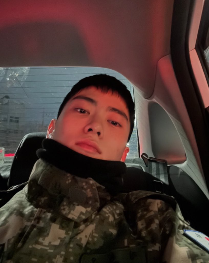 _jjeongjjh's tweet image. 30대가 기대되는 29살 정재현