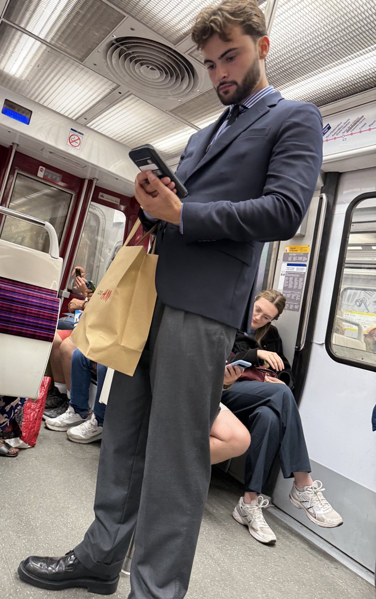 I’m in love. 
#youngmeninsuitandtie #suitanftie #flanellpants #greypants #meninsuitandtie #gaysuit #suitandtiegay #gayinsuitandtie #stripedtie #oldmoney #oldfashion #pyramides #twinkinsuitandtie #tiefetish #ligne7
