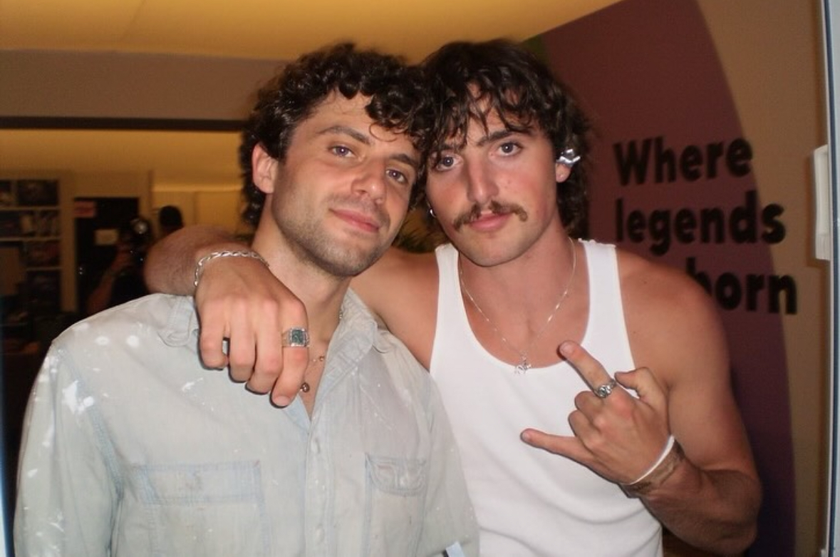 Mark Ambor tweet media