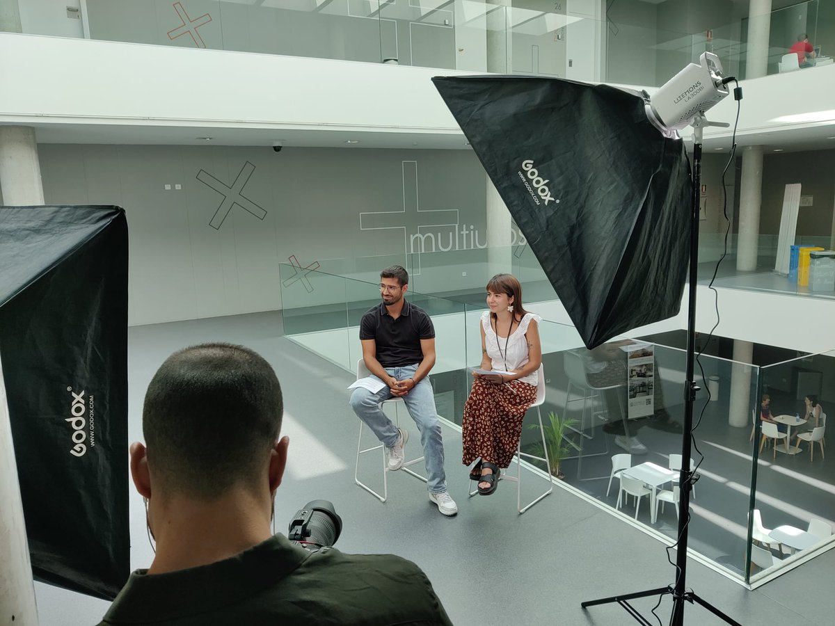 PEITI_USAL's tweet image. 📽️ | Hoy en plena producción audiovisual con el proyecto @poctep Circular Challenge ♻️, @InnovaUSAL y la spin-off de la @usal Natural Capital Matters.
Exploramos cómo las empresas pueden impulsar la economía circular 🌍