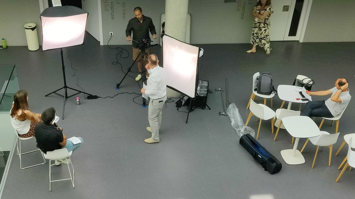PEITI_USAL's tweet image. 📽️ | Hoy en plena producción audiovisual con el proyecto @poctep Circular Challenge ♻️, @InnovaUSAL y la spin-off de la @usal Natural Capital Matters.
Exploramos cómo las empresas pueden impulsar la economía circular 🌍