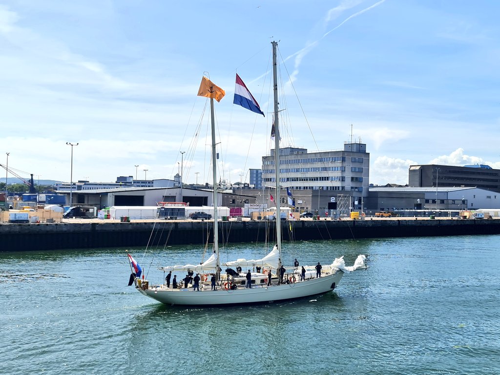 RNinScotland's tweet image. A warm welcome to the Dutch Navy @kon_marine onboard the HNLMS URANIA who has just arrived into #Aberdeen for the #Tallships race.
@NLinUK 🇬🇧 🤝🏼 🇳🇱