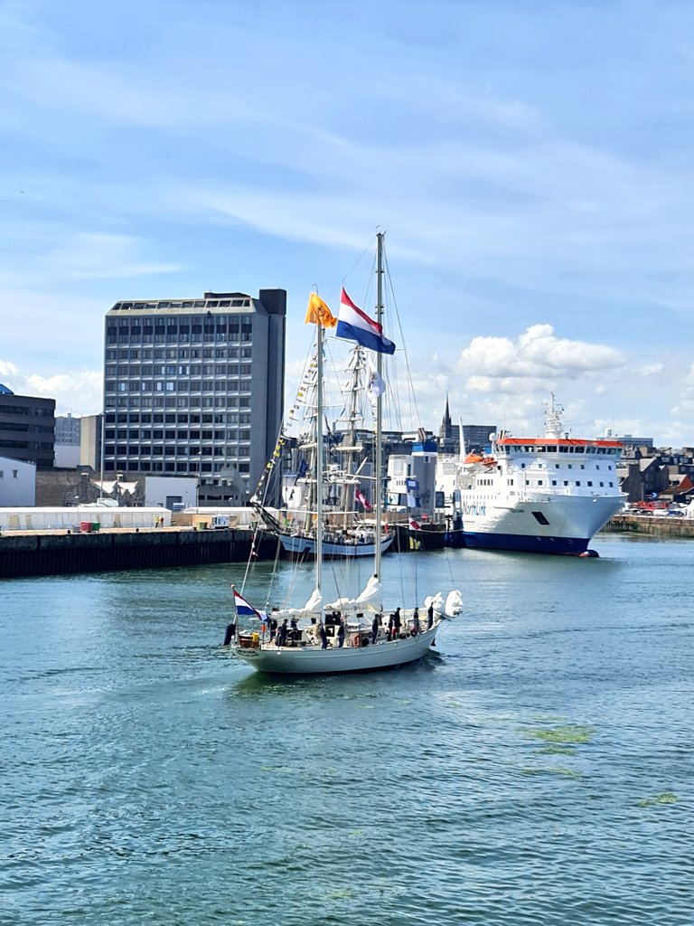 RNinScotland's tweet image. A warm welcome to the Dutch Navy @kon_marine onboard the HNLMS URANIA who has just arrived into #Aberdeen for the #Tallships race.
@NLinUK 🇬🇧 🤝🏼 🇳🇱