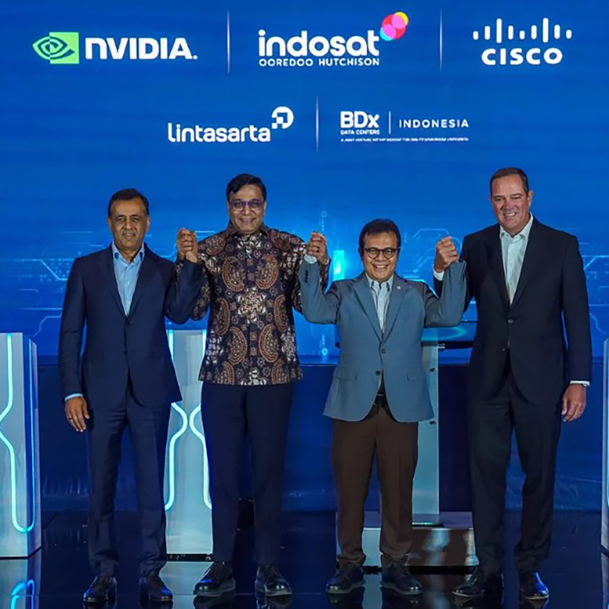 Cisco's tweet image. Technology is transforming lives in Indonesia by expanding access to #DigitalSkills and secure #AI #innovation. Learn how Cisco is helping build the AI Center of Excellence to power the nation’s “Golden Vision.” 🇮🇩 cs.co/60124Cls6