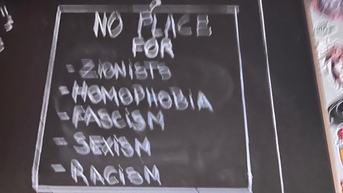 stopdontshoporg's tweet image. European travel is surging, and many destinations are now overpriced - pushing more tourists toward Portugal.
But beware: the owners of Catraio Craft Beer Shop & Bar have proudly declared they won’t serve Zionists - a thinly veiled excuse to discriminate against Jews.