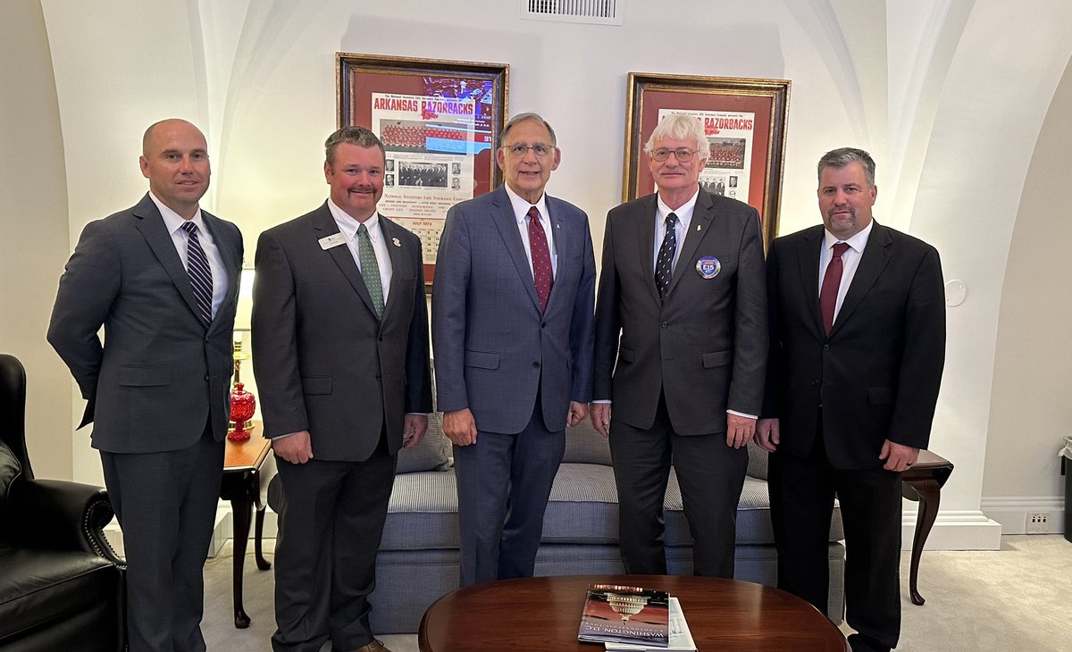 SenateAgGOP's tweet image. Chairman @JohnBoozman met with @NationalCorn officers and discussed how provisions in the One Big Beautiful Bill will help corn growers across the nation.