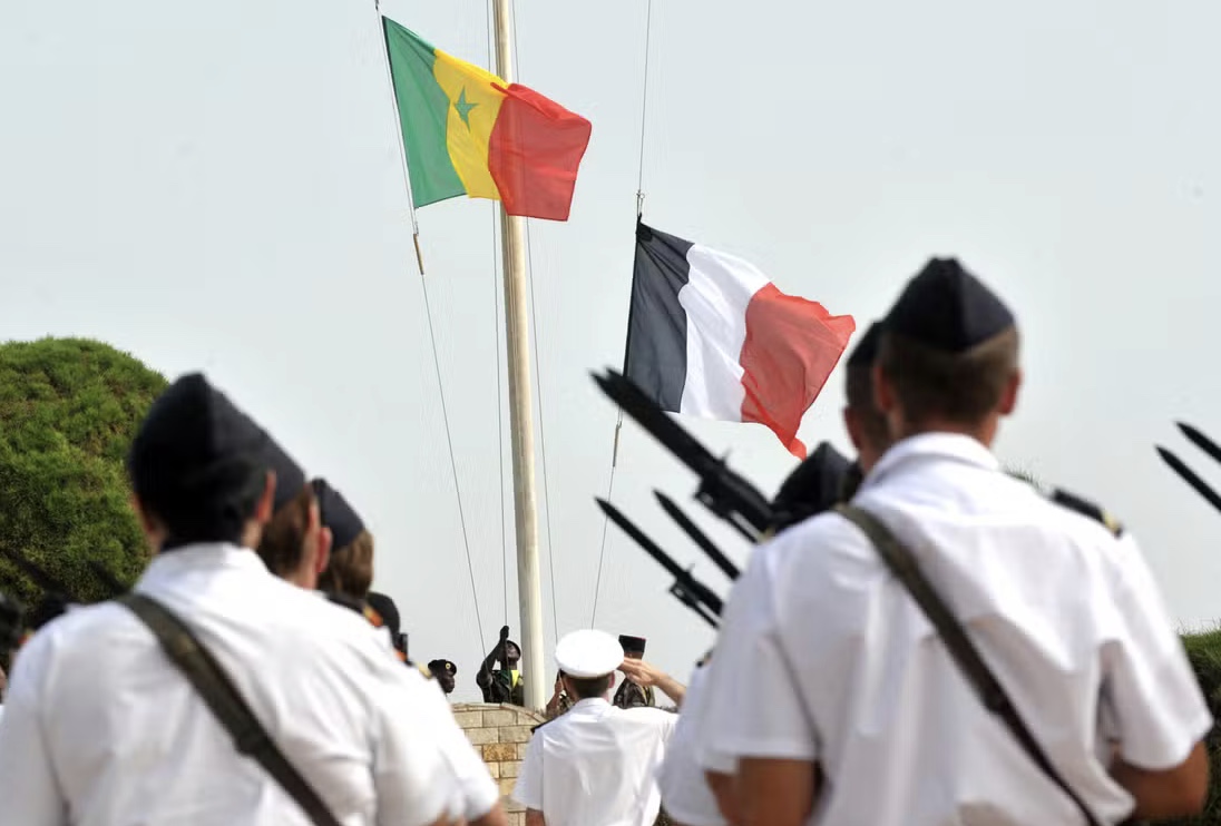 bruno_fuchs's tweet image. Après avoir restitué ce jour, après 60 ans de présence, sa dernière base militaire au Sénégal, la France doit profiter de ce moment pour repenser son partenariat avec le Sénégal et l’Afrique francophone : un partenariat gagnant-gagnant, équilibré et respectueux.