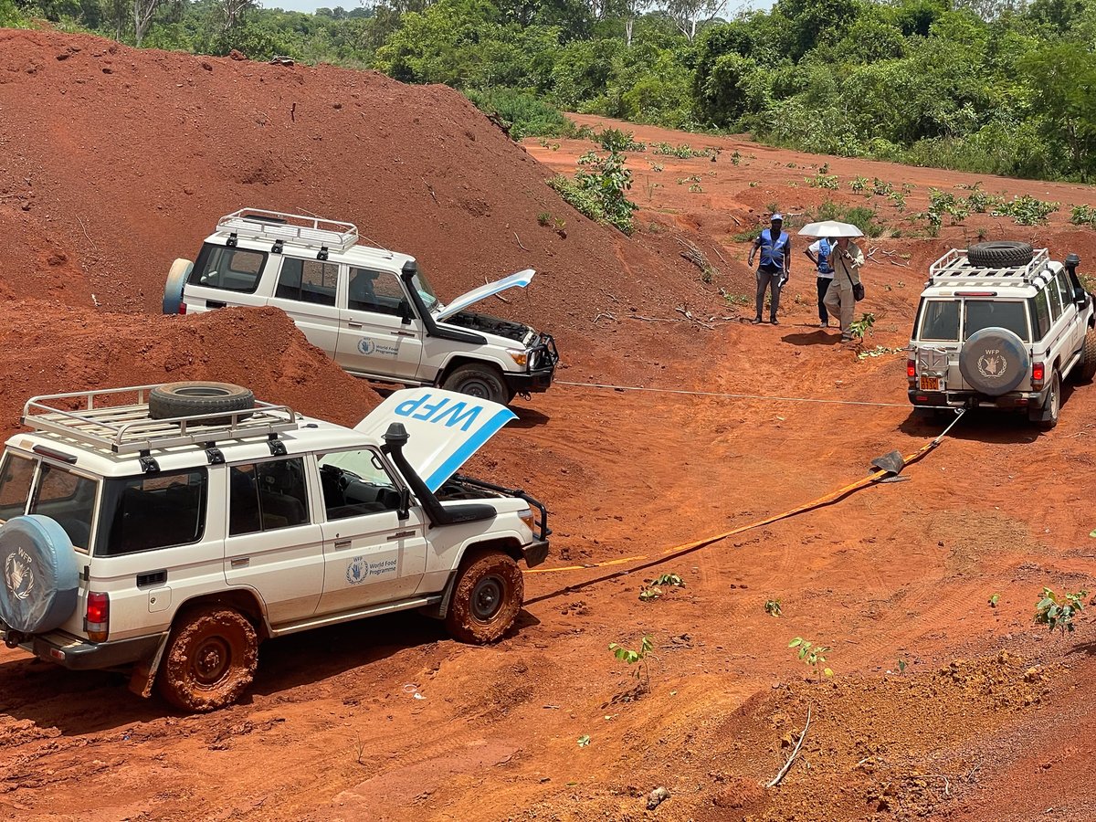 WFP_Cotedivoire's tweet image. Les #opérationshumanitaires et de développement se déroulent souvent dans des zones exigeant maîtrise technique, vigilance & adaptation. Pour y répondre, le PAM forme ses conducteurs à la #conduite tout-terrain, renforçant les compétences de ces véritables capitaines de la route.