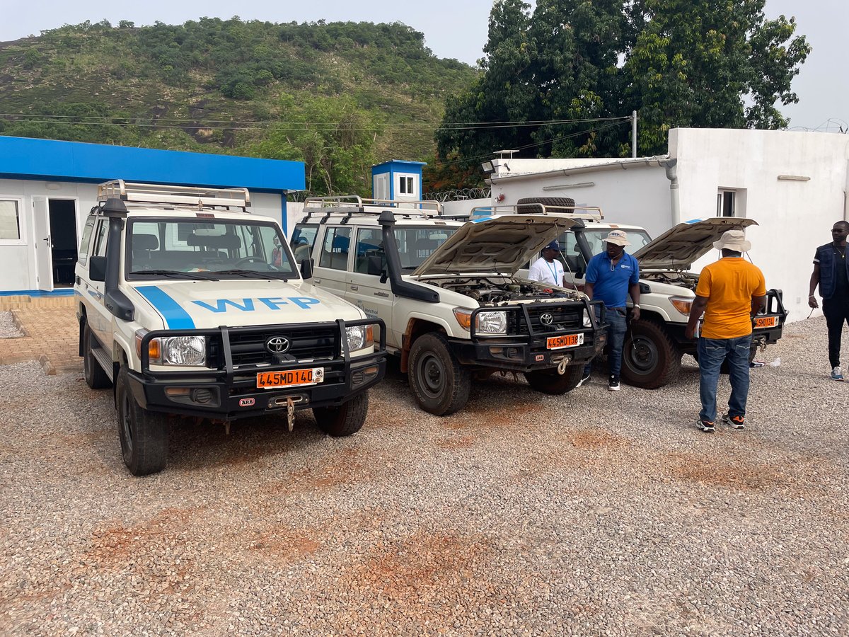 WFP_Cotedivoire's tweet image. Les #opérationshumanitaires et de développement se déroulent souvent dans des zones exigeant maîtrise technique, vigilance & adaptation. Pour y répondre, le PAM forme ses conducteurs à la #conduite tout-terrain, renforçant les compétences de ces véritables capitaines de la route.