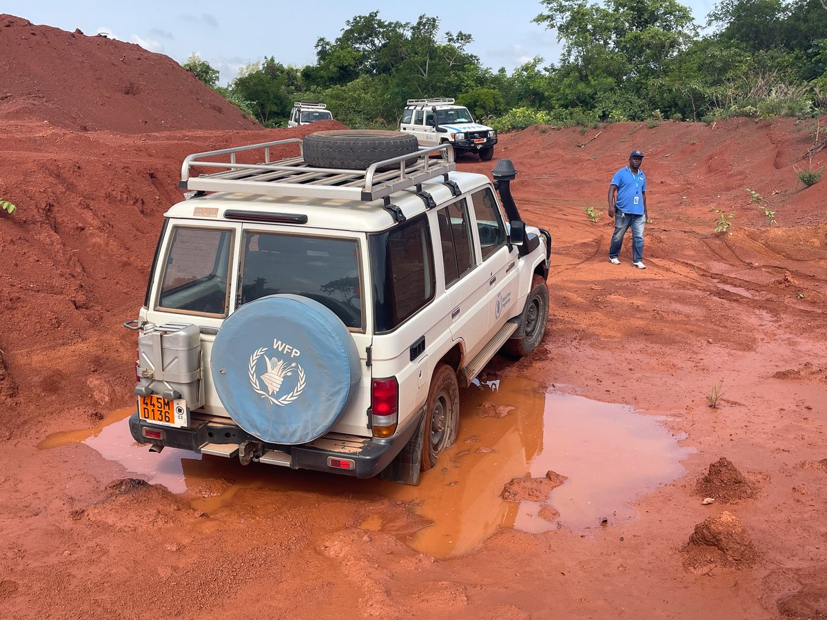 WFP_Cotedivoire's tweet image. Les #opérationshumanitaires et de développement se déroulent souvent dans des zones exigeant maîtrise technique, vigilance & adaptation. Pour y répondre, le PAM forme ses conducteurs à la #conduite tout-terrain, renforçant les compétences de ces véritables capitaines de la route.
