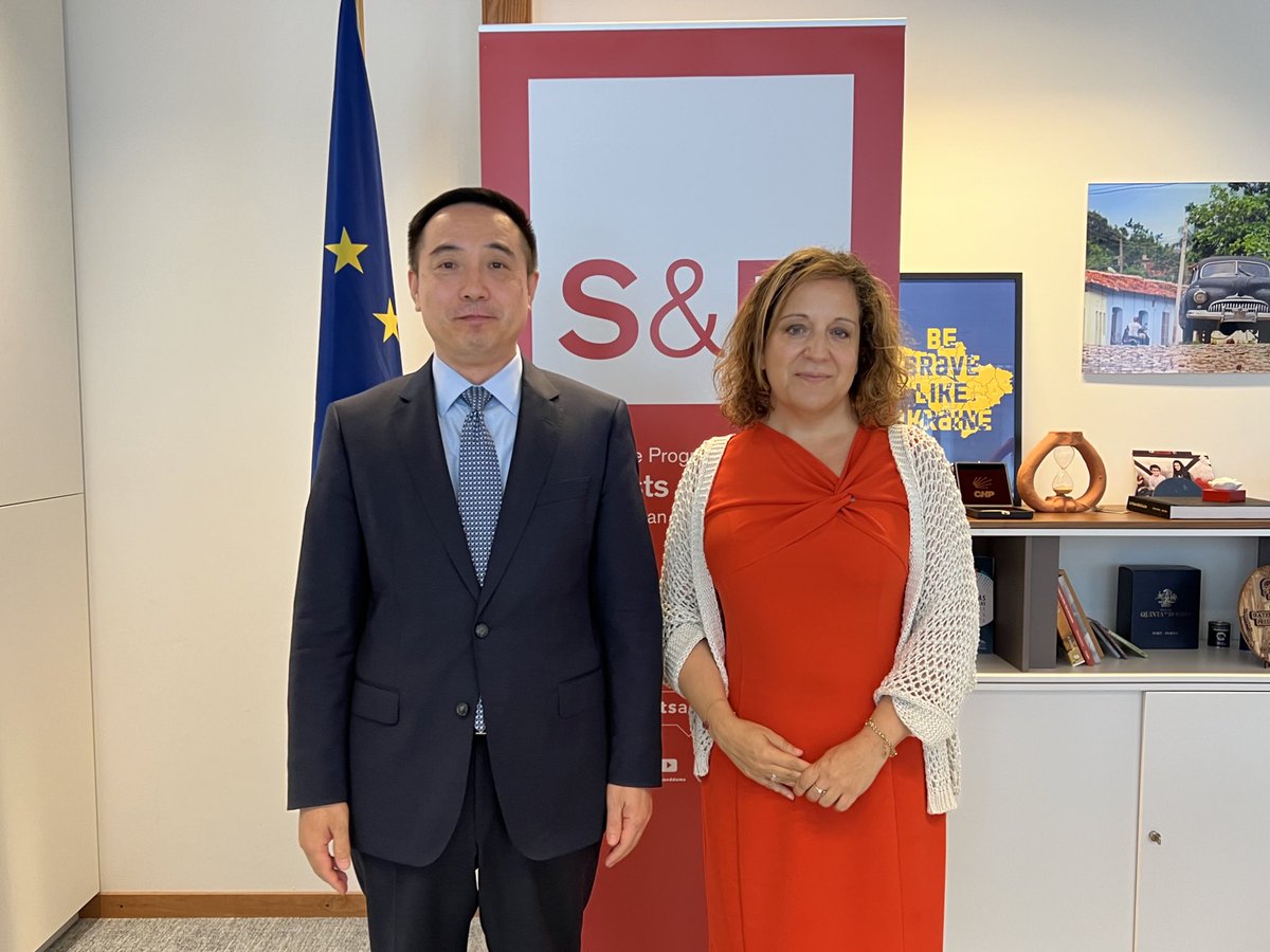 IratxeGarper's tweet image. Grateful for the warm and thoughtful exchange with Ambassador Cai Run.
🇨🇳 The EU&China share a responsibility to strengthen dialogue for multilateralism, the SDGs, reciprocal trade, and human rights.
🇪🇺 Next week’s EU–China Summit must deliver concrete results for our citizens.