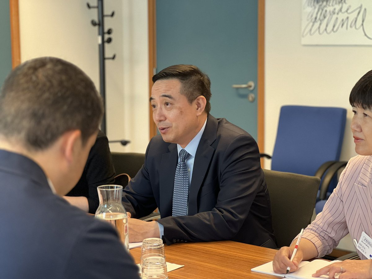 IratxeGarper's tweet image. Grateful for the warm and thoughtful exchange with Ambassador Cai Run.
🇨🇳 The EU&China share a responsibility to strengthen dialogue for multilateralism, the SDGs, reciprocal trade, and human rights.
🇪🇺 Next week’s EU–China Summit must deliver concrete results for our citizens.