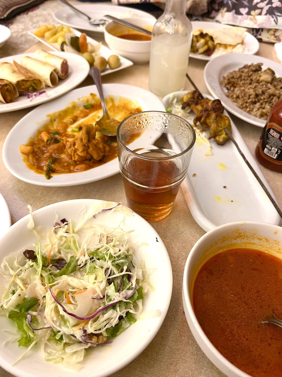acraftpicnic's tweet image. 数年ぶりに日暮里のザクロというトルコ料理の店に行きました。(夕焼けだんだんとか、数年ぶりに歩いた。)
ザクロはテーブル、椅子はありません。…