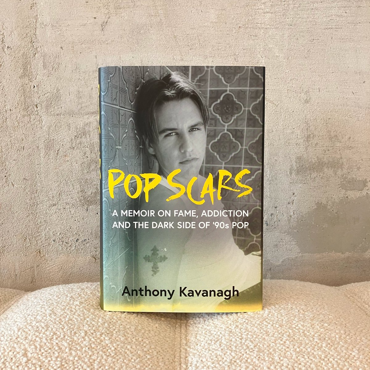 BlinkPublishing's tweet image. &apos;Darkly comic&apos; - Guardian
&apos;Raw, funny and completely fearless&apos; - Heat Magazine

The memoir from @kavana_official is out today! Get your copy: geni.us/popscars