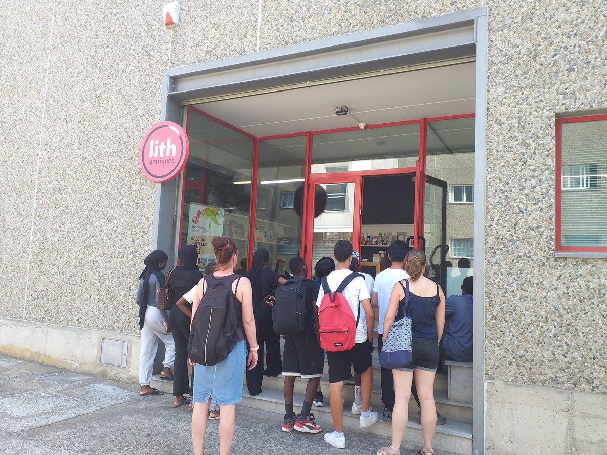 Càritas Diocesana de Girona (@caritasgirona) on Twitter photo INFÀNCIA JOVES I FAMÍLIA | Els joves del SIE de <a href="/caritasgirona/">Càritas Diocesana de Girona</a> a Banyoles han visitat la impremta <a href="/LithGrafiques/">Lith Gràfiques</a>, descobrint de prop el funcionament d’una empresa del sector gràfic.🖨️
💼 Una experiència que reforça valors com l’esforç i la constància, claus per al futur laboral. INFÀNCIA JOVES I FAMÍLIA | Els joves del SIE de <a href="/caritasgirona/">Càritas Diocesana de Girona</a> a Banyoles han visitat la impremta <a href="/LithGrafiques/">Lith Gràfiques</a>, descobrint de prop el funcionament d’una empresa del sector gràfic.🖨️
💼 Una experiència que reforça valors com l’esforç i la constància, claus per al futur laboral.