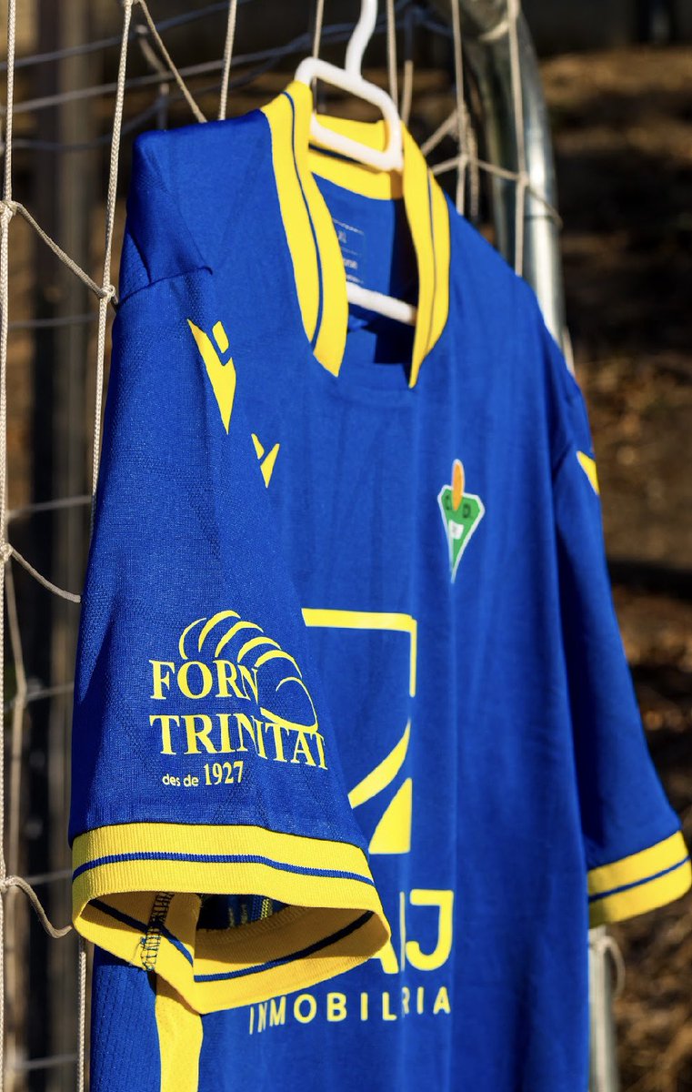 👕 ¡𝕐𝔸 𝔸 𝕃𝔸 𝕍𝔼ℕ𝕋𝔸!

Presentamos nuestra primera equipación de porteros al detalle.

🄽🄾 🅂🄾🄲🄸🄾🅂: 65€
🅂🄾🄲🄸🄾🅂: 60€

#DelMunicipalParaElBarrio💚