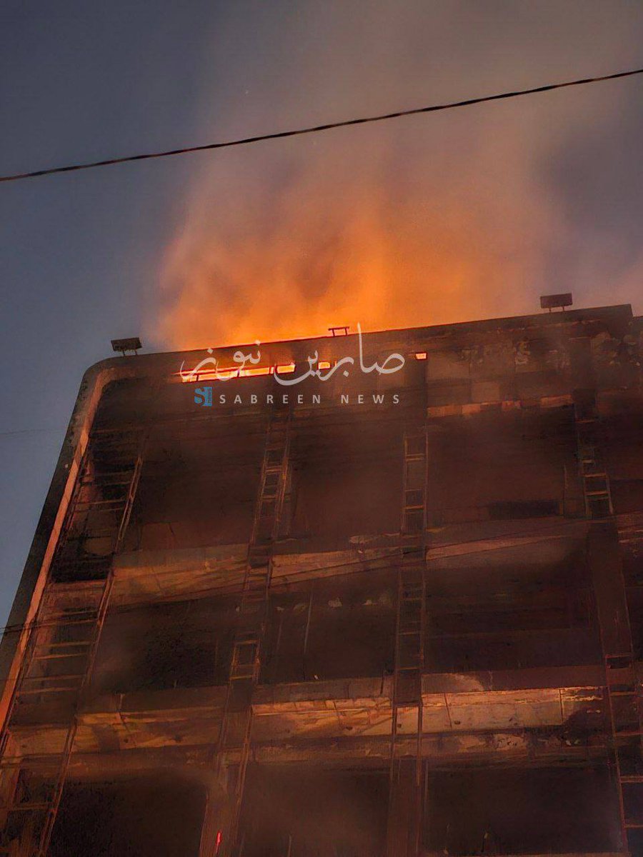 Tammuz_Intel's tweet image. Last night, fire broke out in a shopping mall in Kut city, southeast of Baghdad, resulted the death of over 70 civilians.