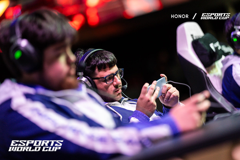 Honorglobal's tweet image. MLBB going all out at the @EWC_EN with the HONOR Magic7 Pro in hand 🔥 Smooth gameplay, ultra-responsive controls!
What’s your favorite EWC moment? Leave your comments below 👇