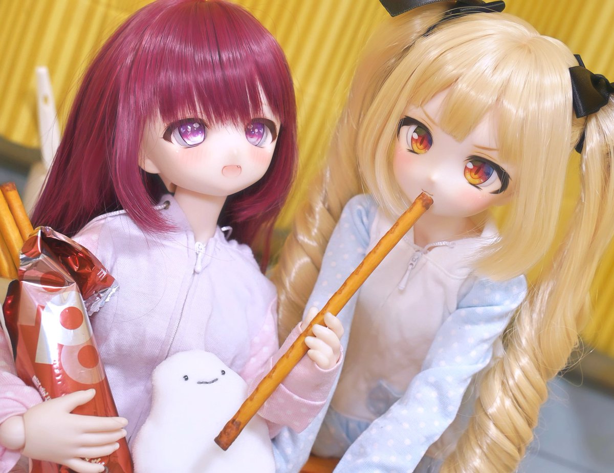 itterevo's tweet image. 「わたしにも食べさせろー!」ﾑﾝ!
「わわわ…💦」