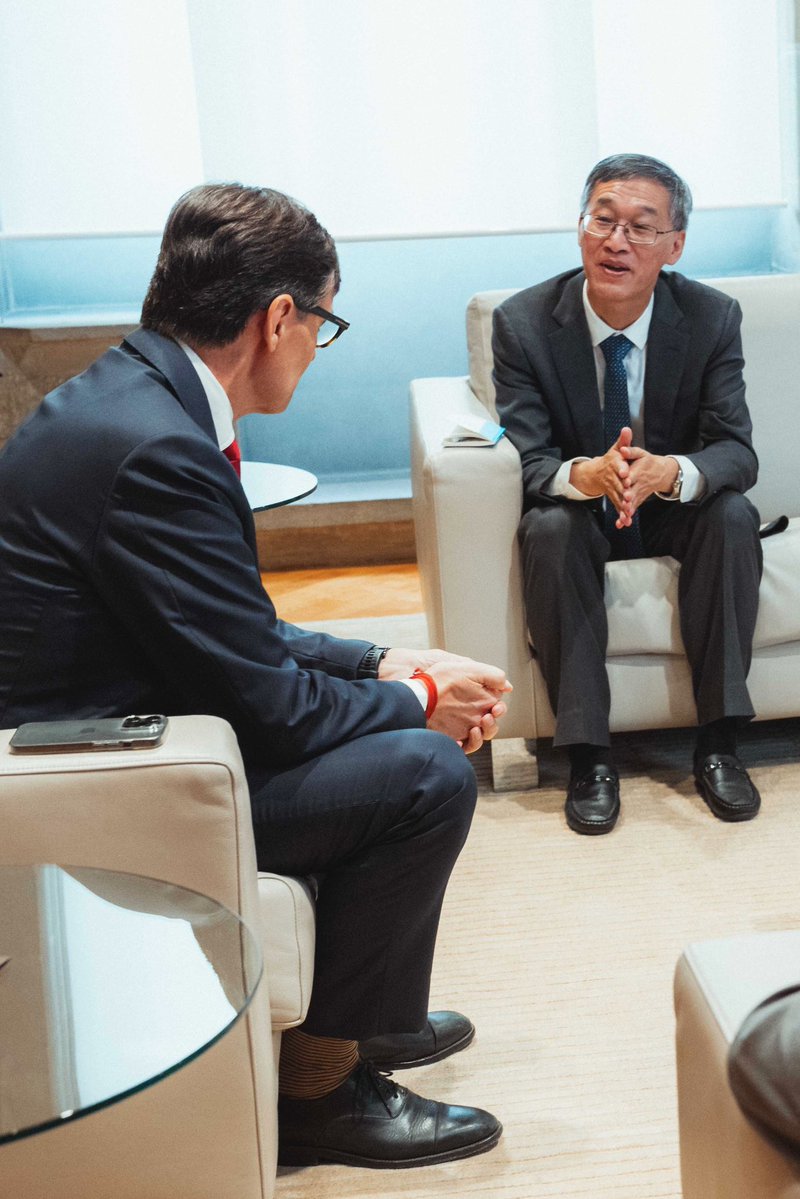 Amb motiu del meu pròxim viatge oficial a la Xina, m’he reunit amb el seu ambaixador, Yao Jing, per tractar les diferents reunions que mantindré al país asiàtic per reforçar les relacions institucionals, econòmiques, culturals i socials entre Catalunya i la Xina.
