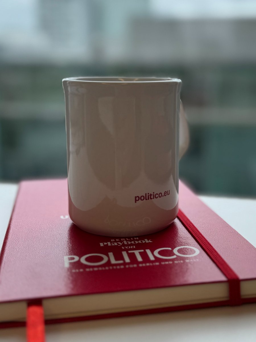 Wir bei POLITICO bauen unseren nächsten Pro-Newsletter auf – zum Thema 🥁🥁🥁... Gesundheit! Die Job-Ausschreibungen sind jetzt online.  

DM bei Fragen &amp; Interesse. Und gerne teilen! Link zu den Jobs unter dem Post. PS: Tasse &amp; Notizbuch gibts als Willkommensgeschenk😉👇