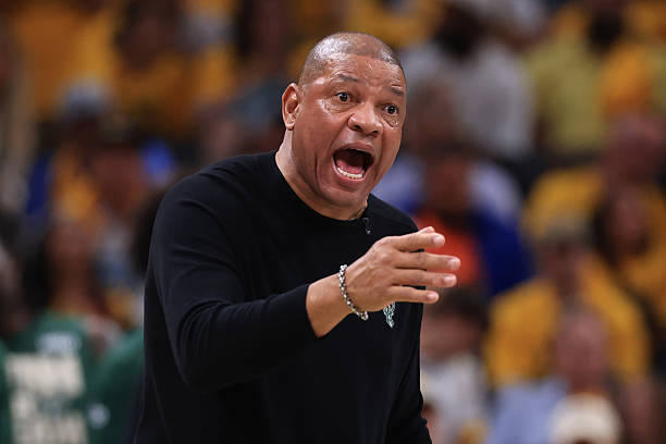 Basket_Infos's tweet image. « Le coach idéal pour nous mener là où nous voulons aller. »
Malgré les critiques et les échecs répétés, Doc Rivers a toujours la plus grande confiance de la part des dirigeants des Bucks
Jon Horst, GM : « Je crois que si j’aime toujours travailler avec Doc et que je suis…