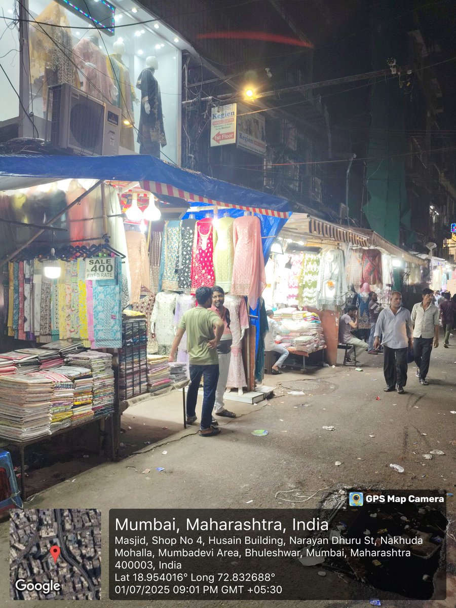 Imran_ladha's tweet photo. Illegal encroachment by shopkeepers (up to 8ft) continues at Narayan Dhuru St &amp; Nakhuda St, Pydhonie Mumbai 400003. Despite multiple complaints &amp; Court Orders, the issue remains. Encroachers return immediately after BMC trucks leave. No enforcement seen from @MumbaiPolice https://t.co/JuB3vbTVBe