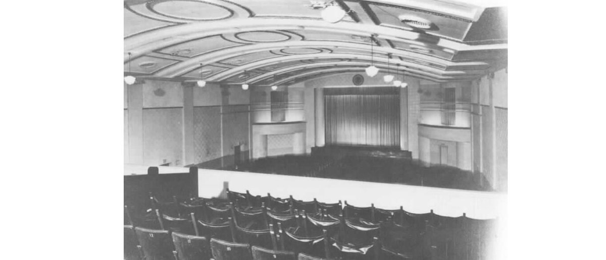 MalvernHistory's tweet photo. Malvern's only theatre buildings which have survived are the Victory, now a Spotlight store in Wattletree Road, and East Malvern's distinctive Waverley Theatre, now apartments.
#StonnHistory Image:c1930 https://t.co/dtecd9gNuF
