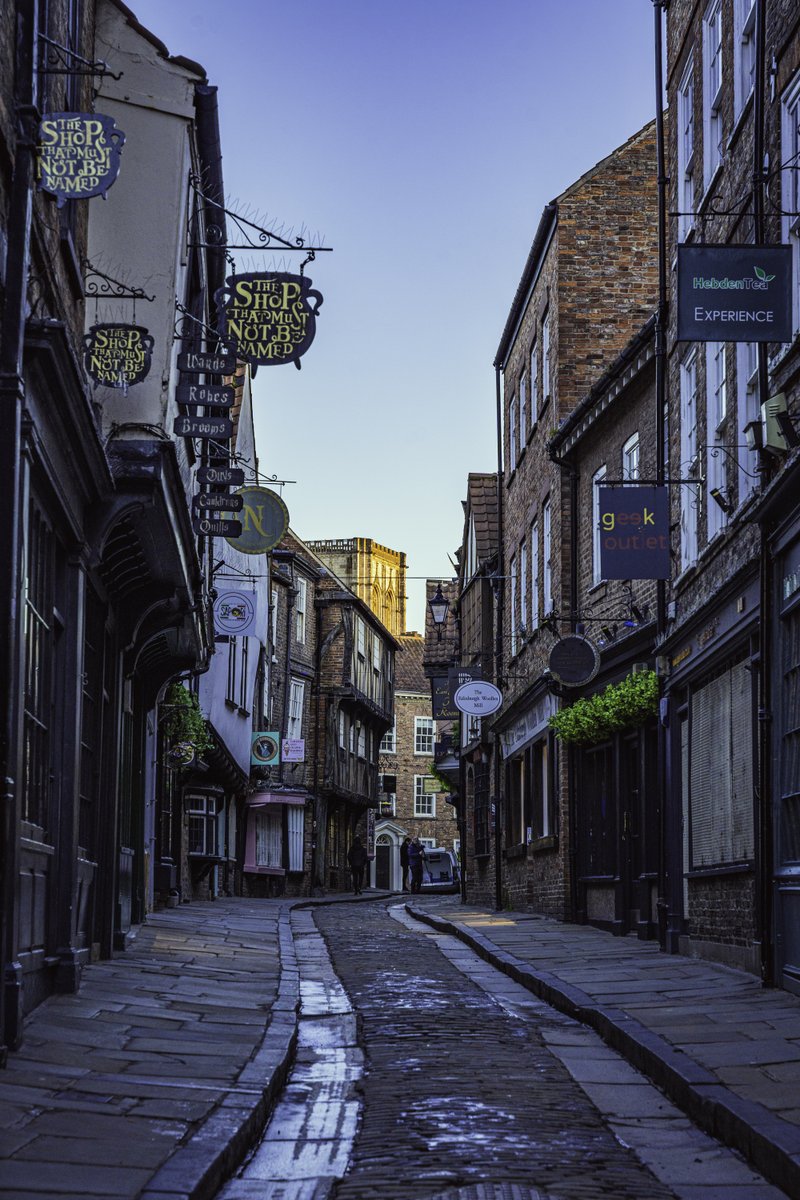 Peaceful moments on the Shambles, one of York’s most enchanting streets ✨

Wander its winding path, lined with quirky shops and centuries of charm.

Plan your adventure: visityork.org