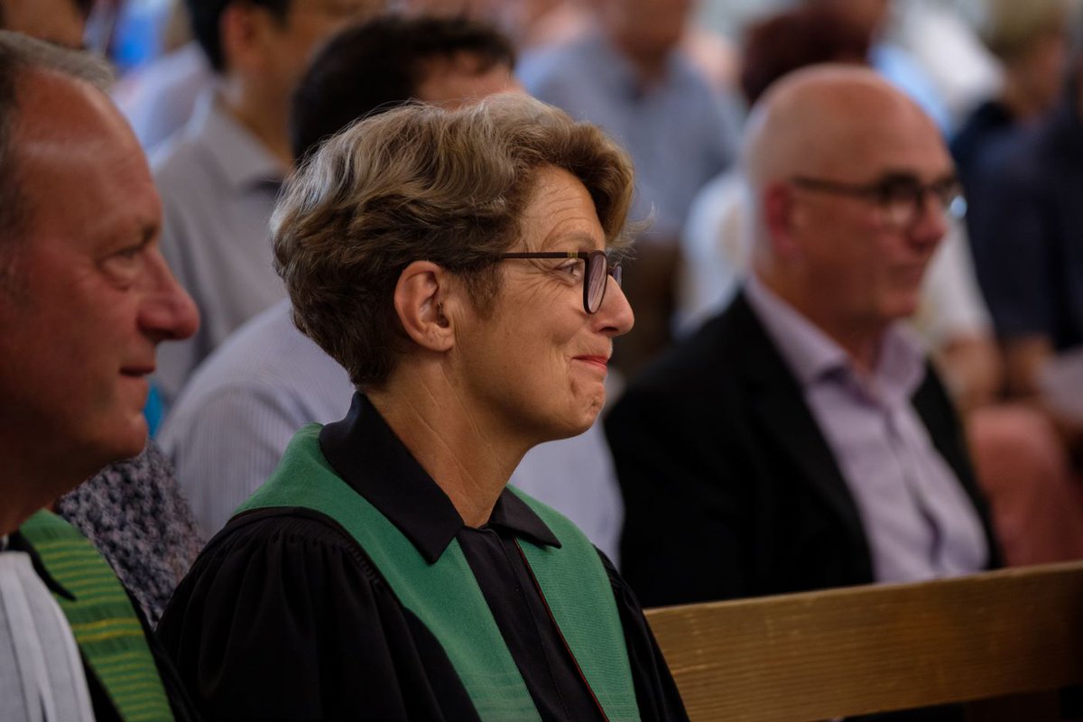 Abschied mit Haltung: Pfarrerin Sybille Noack-Mündemann wurde entpflichtet und geht in den Ruhestand. Ihr Engagement für Frieden und Hoffnung bleibt – jetzt ehrenamtlich in der Beratung. kirche-koeln.de #Kirche #Pfarrerin #Köln #Evangelisch #Glaube #Frieden #kirchekoeln