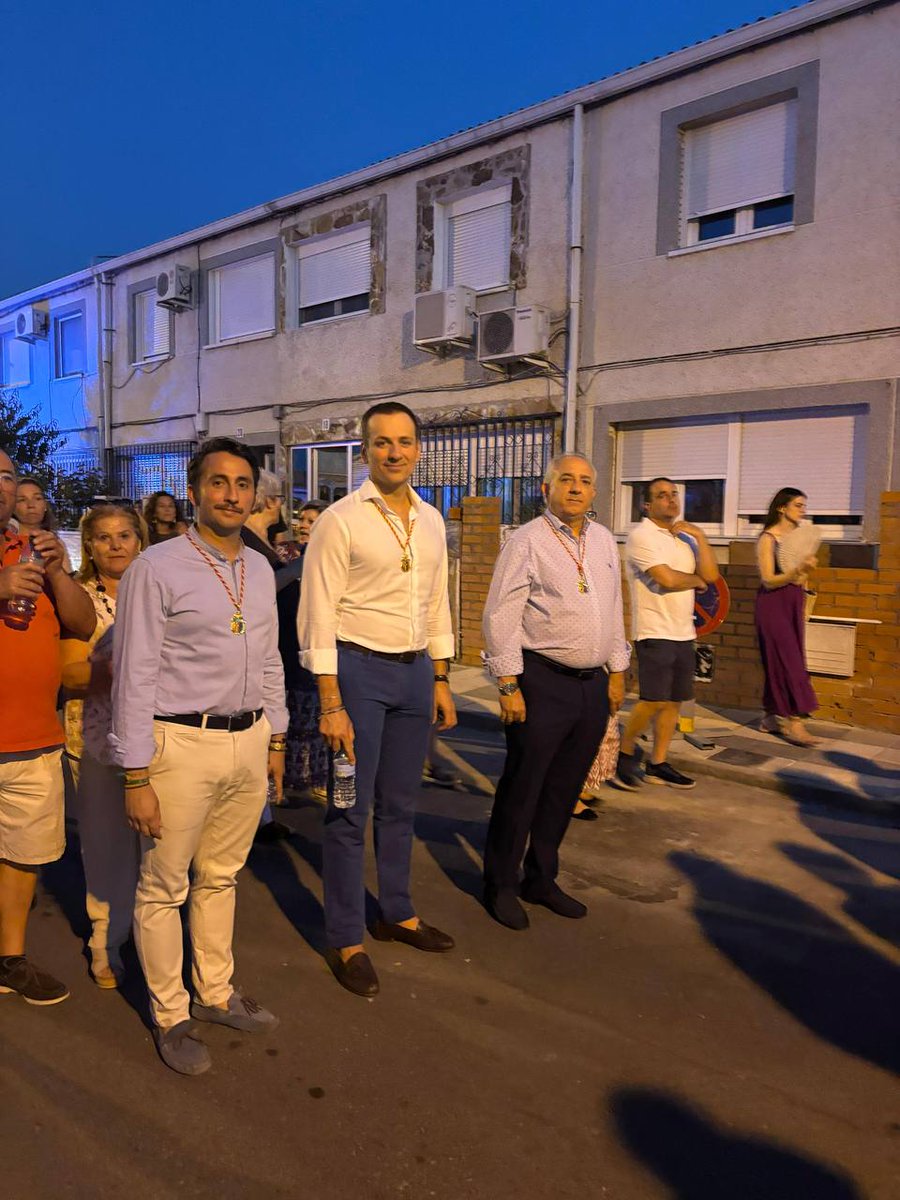 AJMesaGarrido's tweet image. Ayer celebramos en Perales del Río la Virgen del Carmen, en la Misa y posterior procesión por las calles del barrio.
Un año más compartiendo devoción y tradición con los vecinos de Perales en esta fecha tan arraigada.