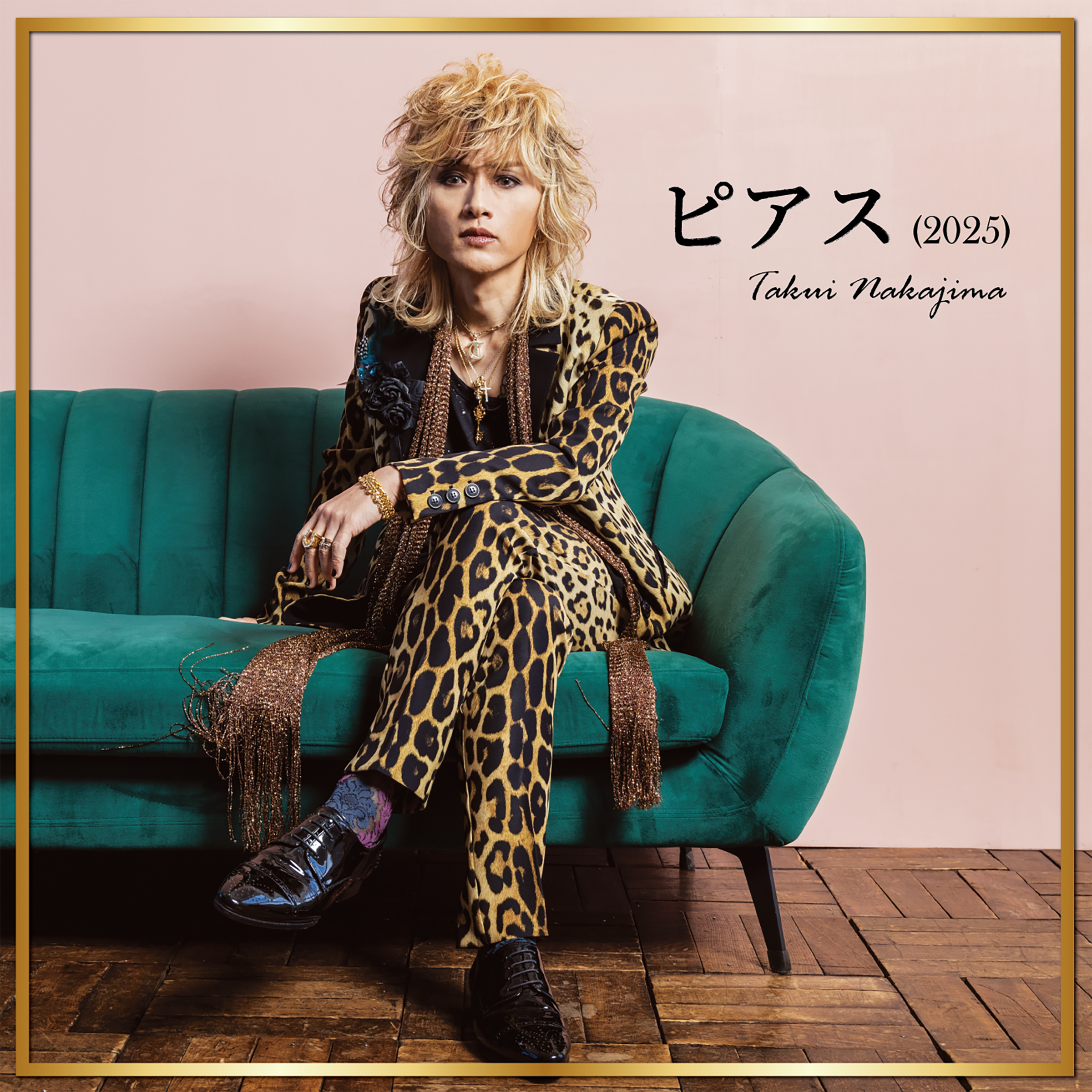 中島卓偉【写真集 32】 サイン入り DVD付 12月4日発売『JAGUAR』初回限定盤(FRCD-0002)をお求めのお客様へ