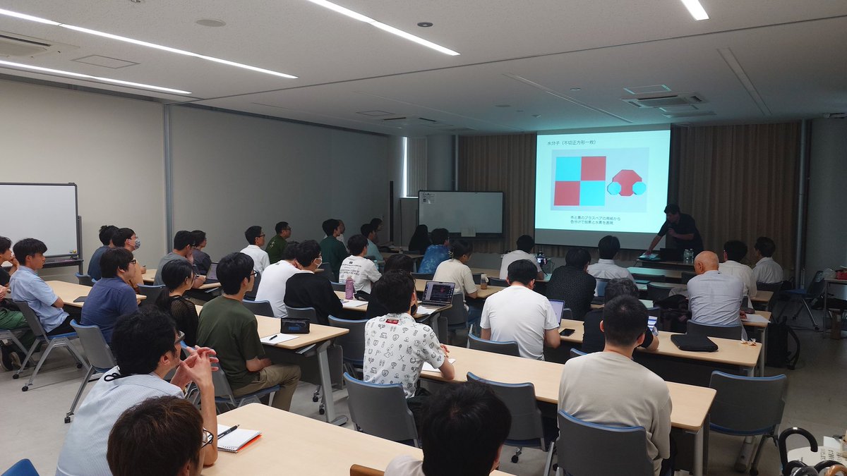 ICR_Nakamura's tweet image. ミニシンポジウムが大盛況で終わりました!
遠くは岐阜や広島から、有機合成化学、バイオインフォマティクス、生命科学、さらには芸術家まで色々な方々にご参加いただけてとてもよかったです。これからも科学を楽しみ、その輪を広げて参りましょう!