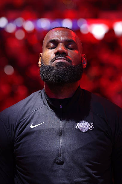 Basket_Infos's tweet image. Dave McMenamin d’ESPN au sujet de LeBron James
« Je pense qu’il faut commencer à se dire que cette saison pourrait bien être la dernière pour lui. Rich Paul, l’agent de LeBron, m’a expliqué qu’il n’y avait eu aucune discussion d’extension, parce qu’ils n’en ont pas demandé ; le…