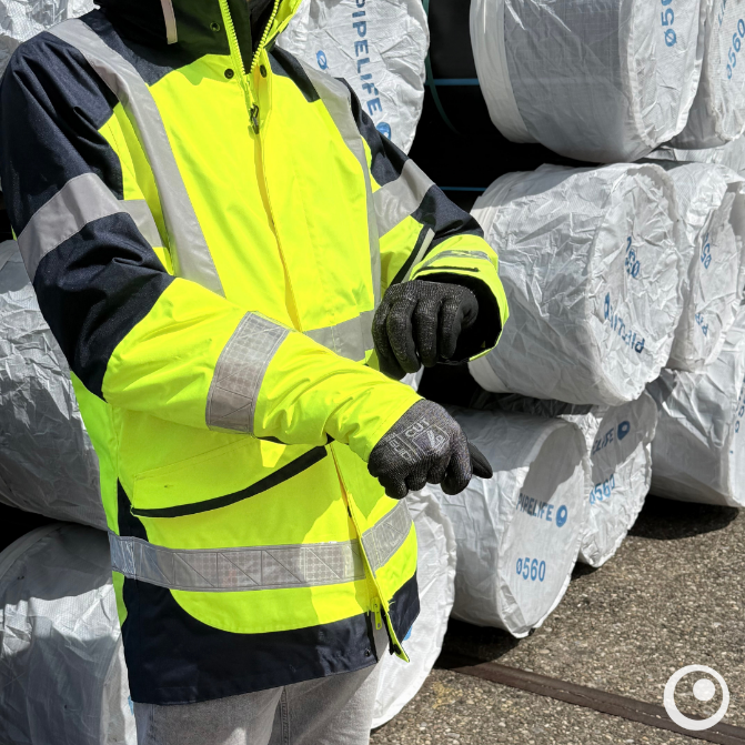 𝗘𝗹𝗸𝗲 𝗱𝗮𝗴 𝗲𝗲𝗻 𝘀𝘁𝗮𝗽𝗷𝗲 𝘃𝗲𝗶𝗹𝗶𝗴𝗲𝗿
Sjon de Boer, HSE Manager bij Pipelife: ‘Veiligheid staat bij Pipelife niet stil. Het is een kernwaarde waar dagelijks aan gewerkt wordt, op alle niveaus van de organisatie.'