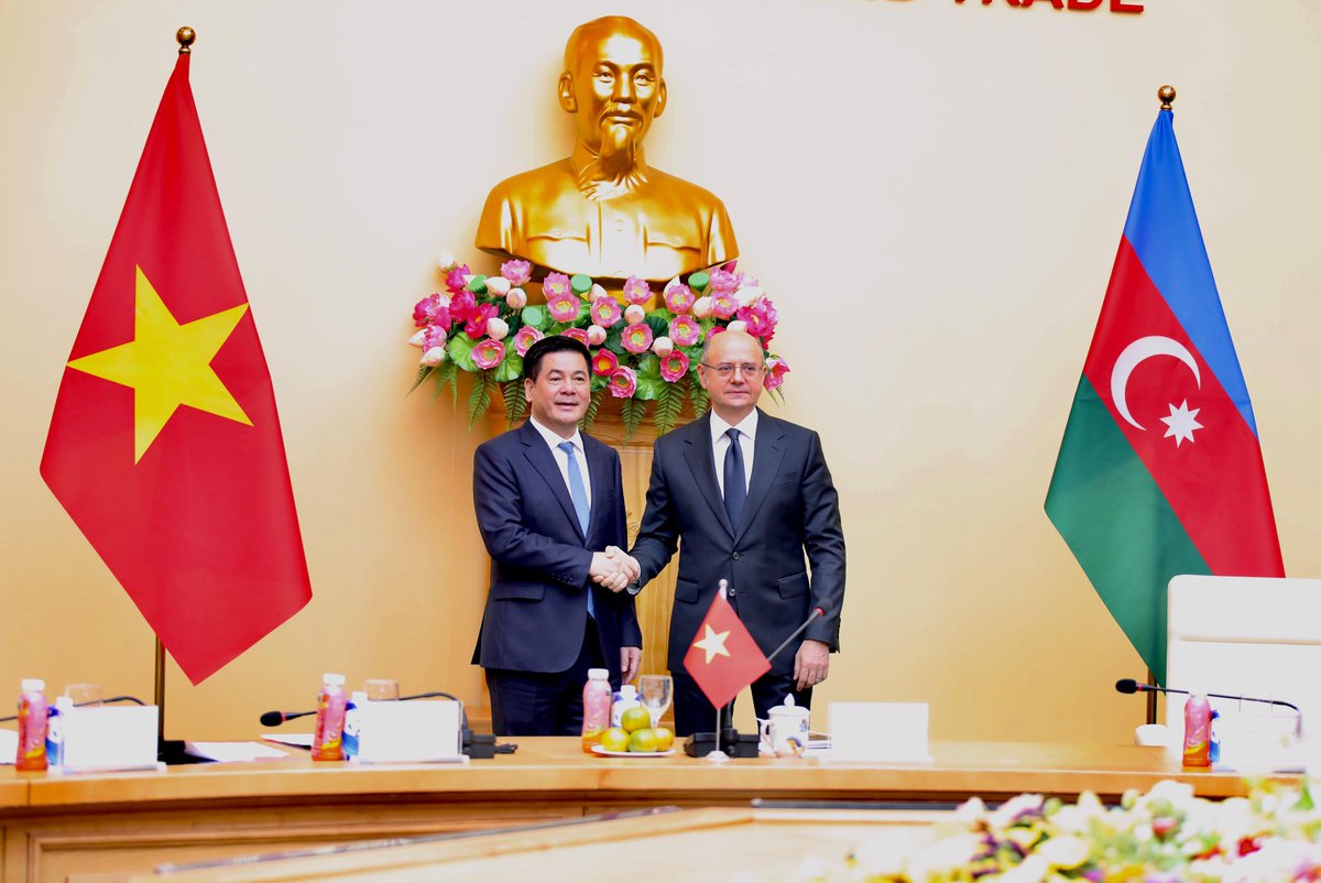 ParvizShahbazov's tweet image. In Hanoi, we held fruitful discussions with Vietnam’s Minister of Industry and Trade, Mr. Nguyen Hong Dien, in an atmosphere of mutual trust and friendship, focusing on the development of bilateral relations across all areas. The 3rd meeting of the #Azerbaijan–#Vietnam…