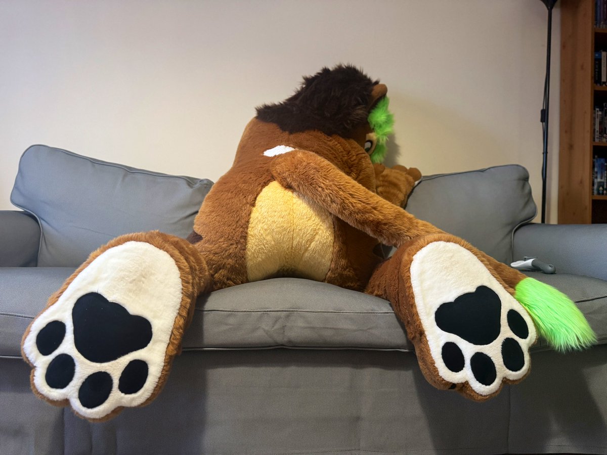 Wuffpaw's tweet image. Thirsty Thursday?
Sure.
🦁🍑🐾