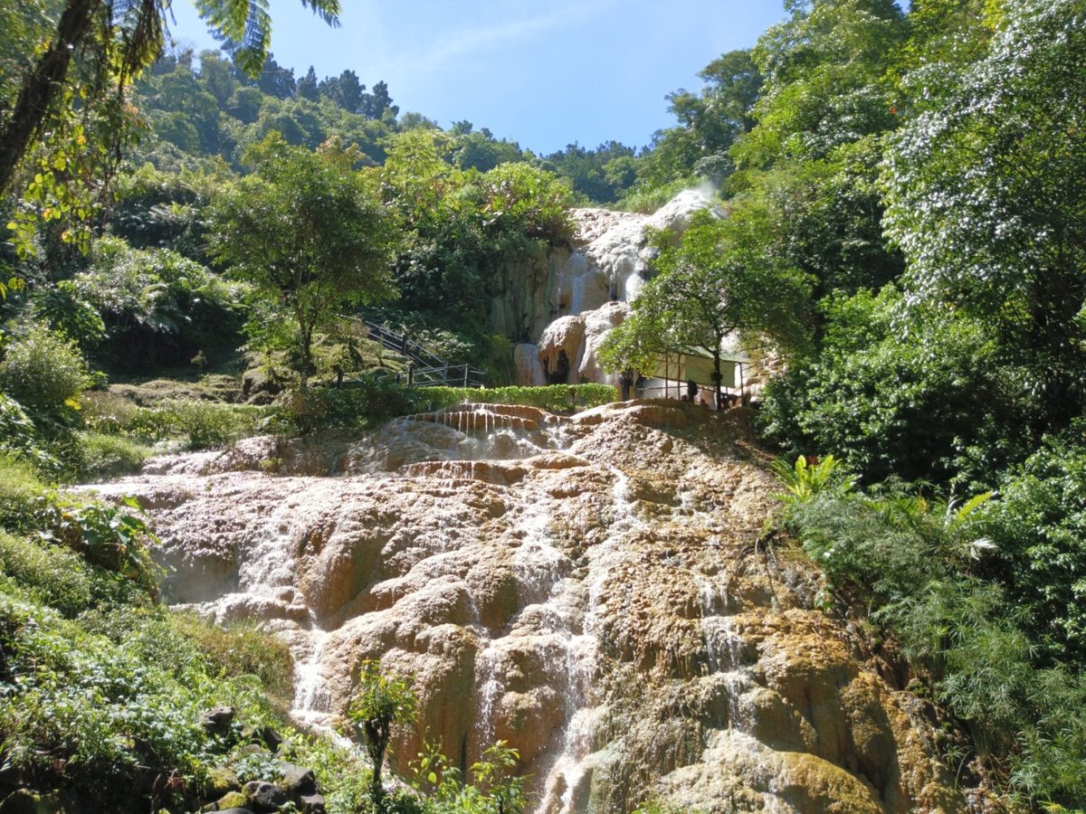 Waktu jadi Bantara Pramuka di SMA dulu, salah satu pengalaman paling saya nikmati adalah ketika diberi ruang untuk membuat ide-ide kegiatan sendiri. Di usia 17 tahun, itu terasa seperti jadi project manager kecil-kecilan.

Salah satu ide “hebat” saya waktu itu: mengajak puluhan
