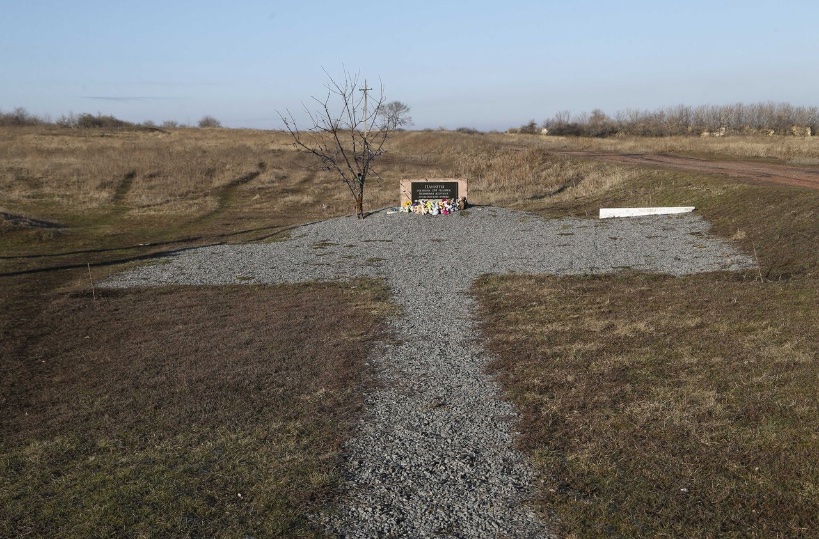 BartAafjes68's tweet photo. Het is vandaag exact 11 jaar geleden dat de Russen vanuit bezet gebied in Oekraïne de #MH17 Boeing neerhaalden met een #BUKH antiluchtraketsysteem.
Rusland doodde toen 298 onschuldige passagiers. https://t.co/634G92LccV