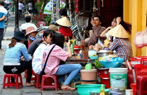 AsiaKingTravel's tweet image. Explorez les #plats de #rue à #Hanoi avec Asia King Travel et découvrez l'authenticité de la #cuisine vietnamienne dans les ruelles animées de la #capitale #Vietnam 
----------------------
👉asiakingtravel.fr/blog/plats-rue…