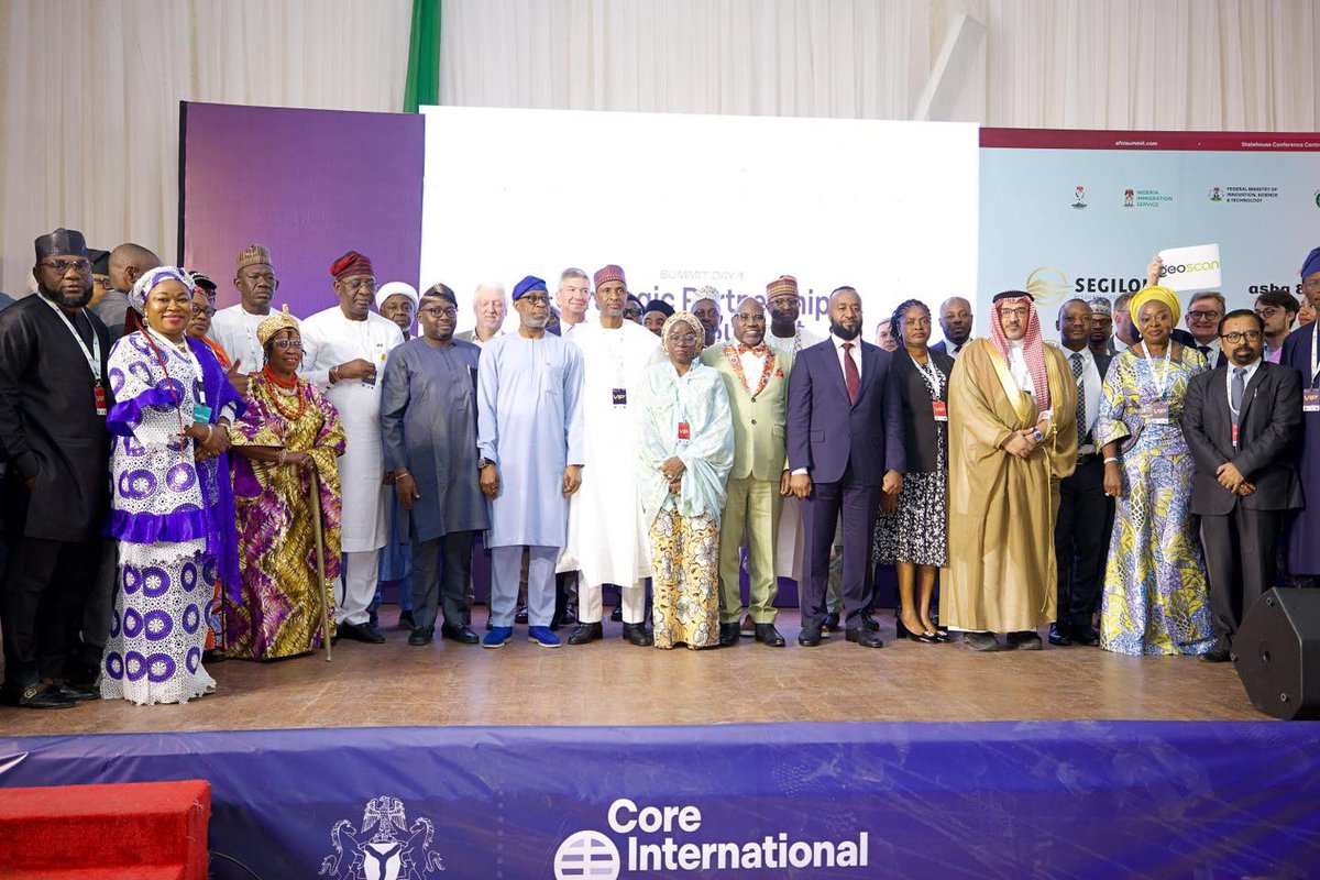 HassanAliJoho's tweet image. I attended the 4th African Natural Resources and Energy Investment Summit (AFNIS), at the invitation of Hon. Dr. Oladele Alake, Minister of Solid minerals of Nigeria.
This summit being held in Abuja, is themed "Harnessing local content for sustainable development". I used the…